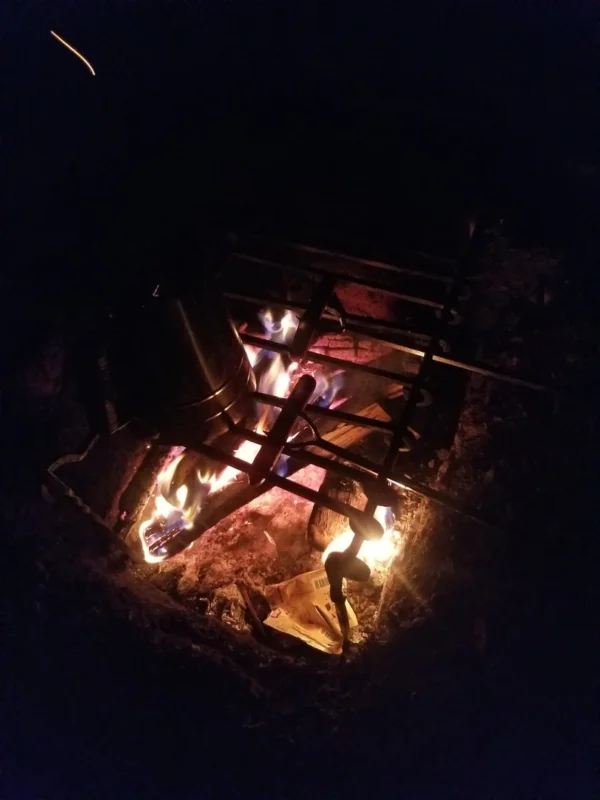 CAMP GRILL,24×24 hand forged, heavy duty. bag included! Seen on fallout - Image 4
