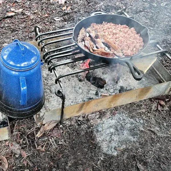 CAMP GRILL,24×24 hand forged, heavy duty. bag included! Seen on fallout - Image 2